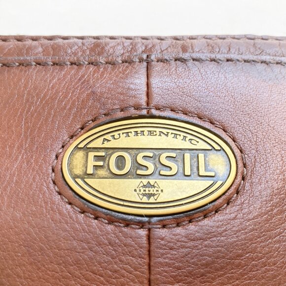 Fossil Explorer Leather Crossbody Bag - Picture 5 of 15